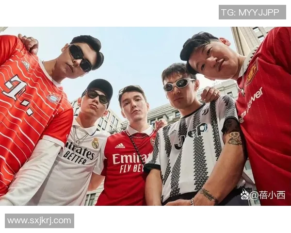 足球明星时尚穿搭解析引领潮流风向标的魅力与个性展示